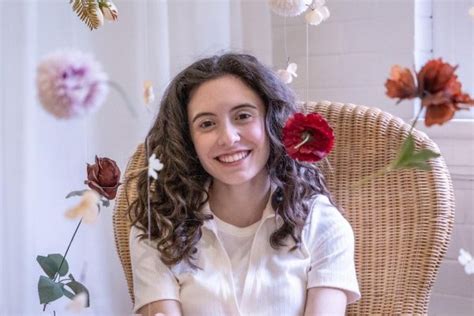 Olivia Presti Bio, Affair, Single, Net Worth, Salary, Age, Height .
